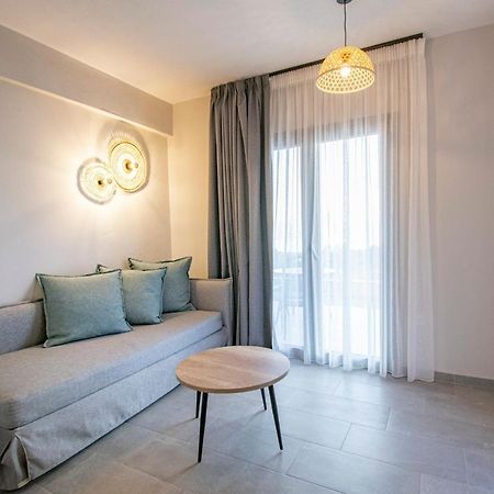 Heraclea Luxury Suites Nea Iraklia Buitenkant foto