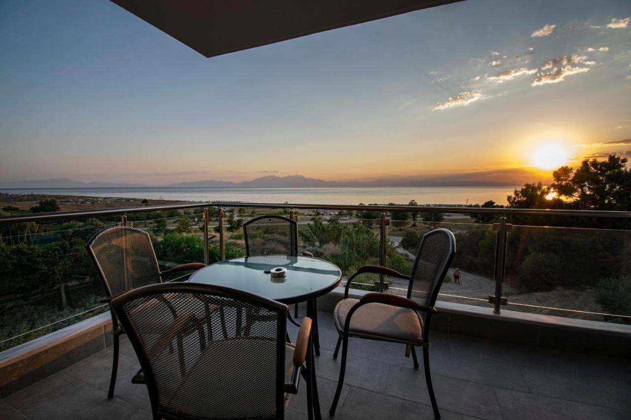 Heraclea Luxury Suites Nea Iraklia Buitenkant foto