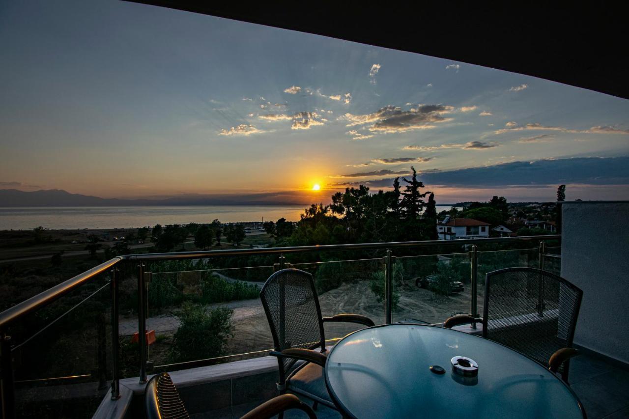 Heraclea Luxury Suites Nea Iraklia Buitenkant foto