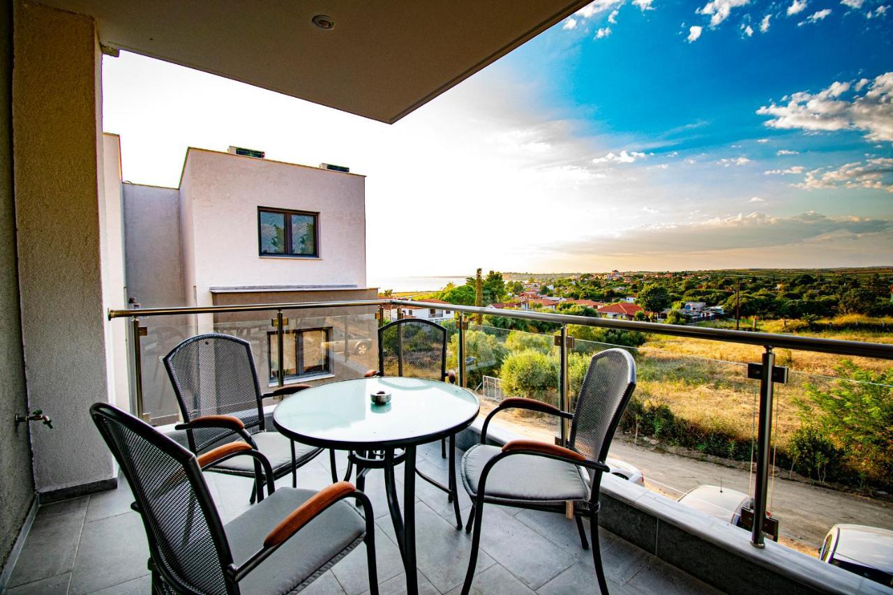 Heraclea Luxury Suites Nea Iraklia Buitenkant foto