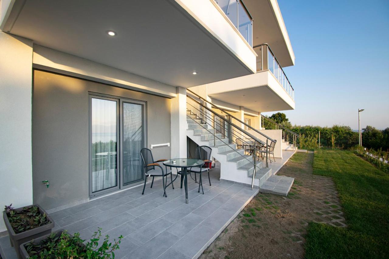 Heraclea Luxury Suites Nea Iraklia Buitenkant foto