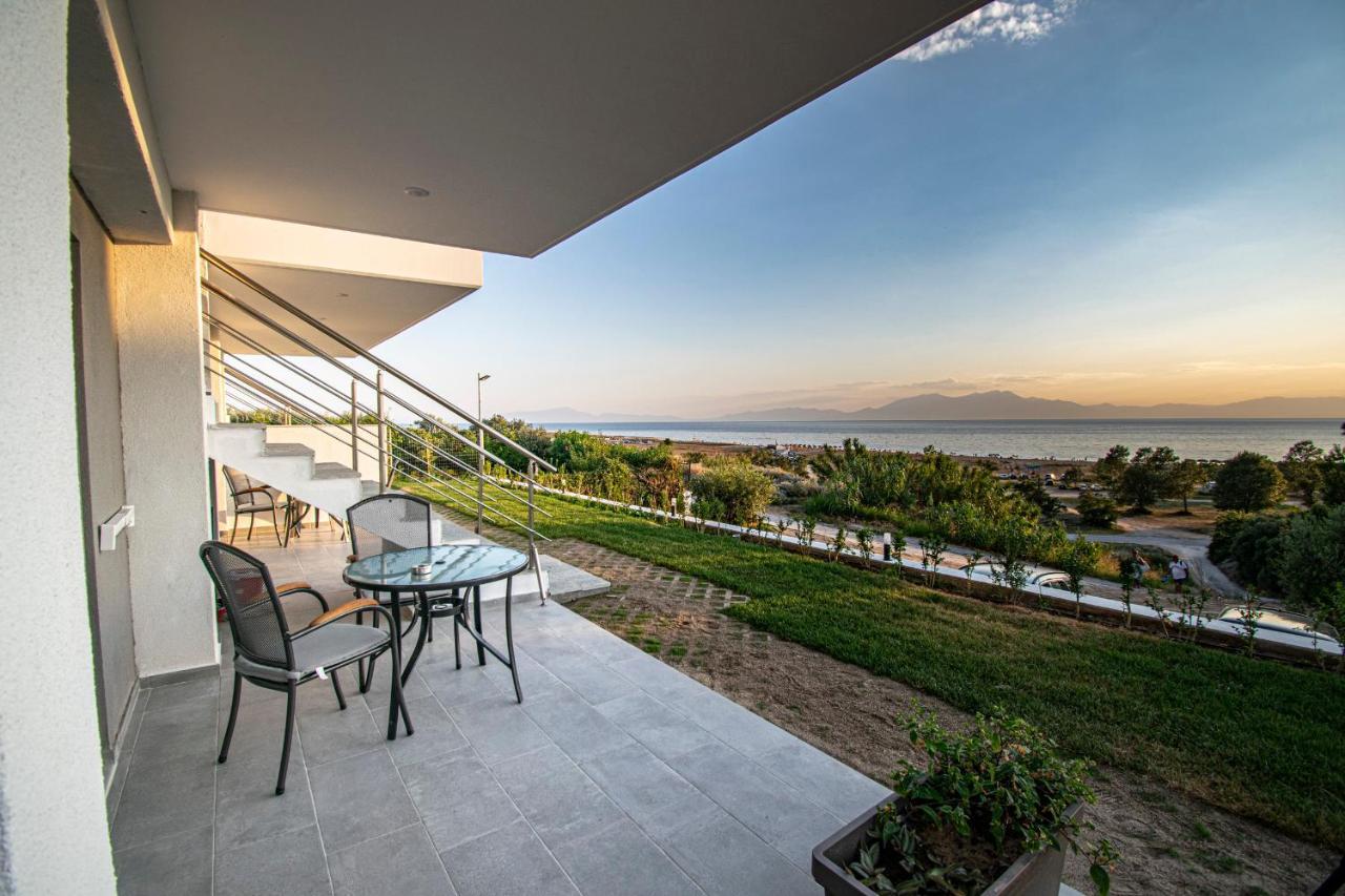 Heraclea Luxury Suites Nea Iraklia Buitenkant foto